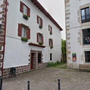 Subasta vivienda en Vera de Bidasoa, Plaza Zaharra, nº 1, 3º D (vivienda) y bajo (trastero) – 65.380€