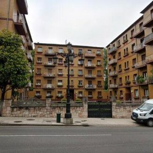 Subasta vivienda en Oviedo, CALLE TENDERINA ALTA Nº 33, BLOQUE B, 2º IZDA – 40.850€